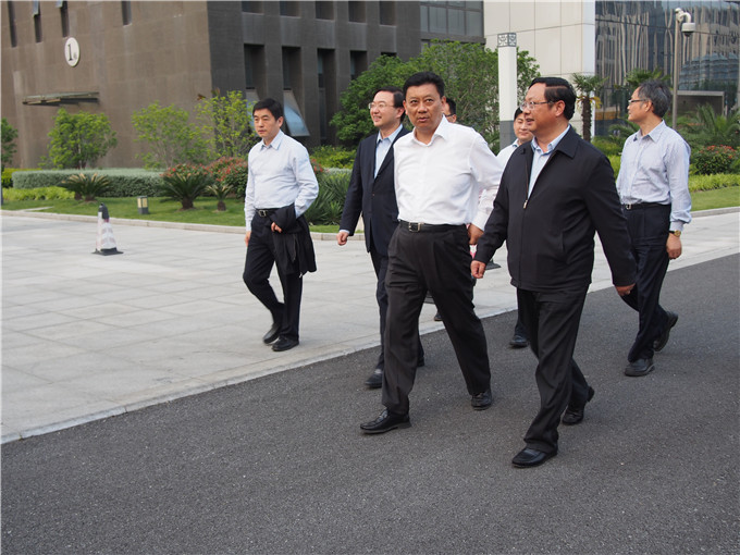 王正喜、周勇與昆山市委書記管愛國舉行工作會(huì)談