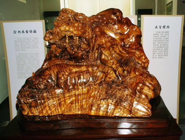 愛濤文化舉辦琉晶、金絲楠木藝術(shù)精品展