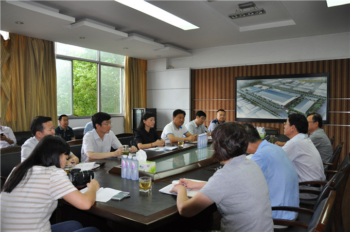浦口區(qū)領導走訪舒逸紡織公司
