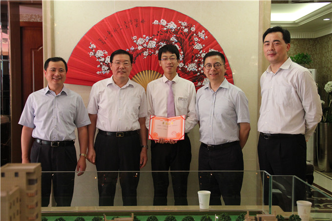 周謙、余亦民赴建設(shè)集團(tuán)溧水項(xiàng)目送清涼開展“三嚴(yán)三實(shí)”專題調(diào)研